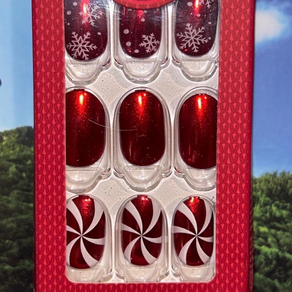 imPRESS Press-On Nails Merry n Bright Holiday Limited Edition Red 30ct Short